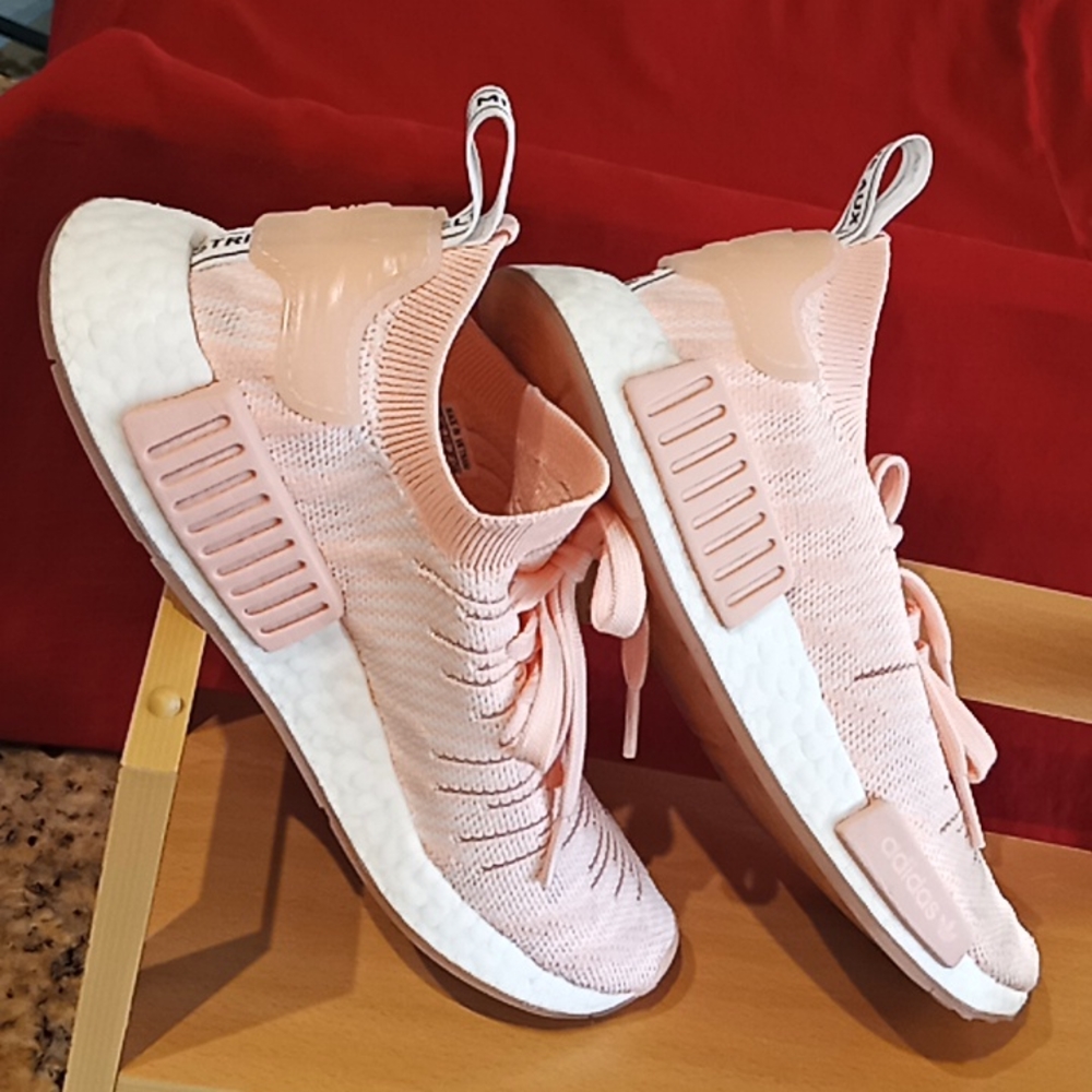 ADIDAS Originals Womens Primeknit Sneakers Style Code AQ1119. Size 6. Light Pink - Picture 5 of 16